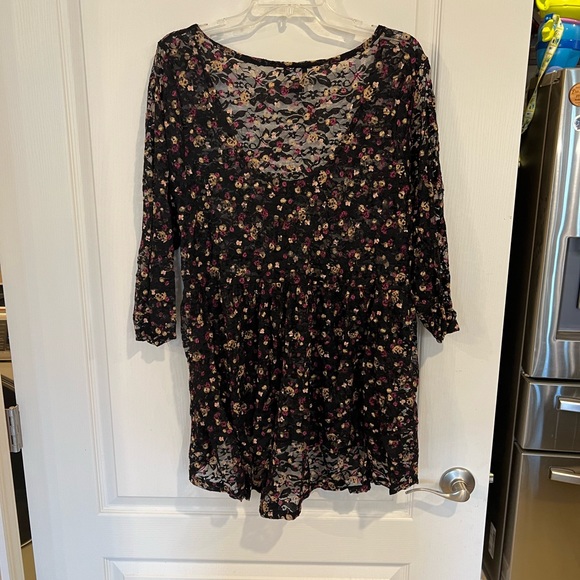 Torrid Floral Lace Button Front Babydoll Top. Plus size 3 - Picture 4 of 5